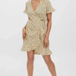 Vero Moda Henna Wrap Dress In Yellow*Women Dresses & Jumpsuits