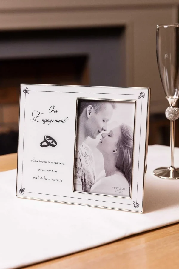 Carraig Donn Living Silver Engagement Frame* Homeware